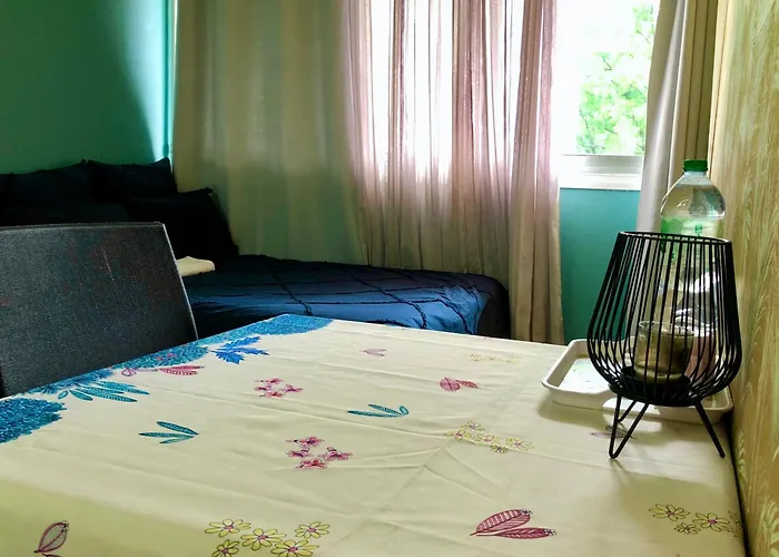 Private Room With 2 Double Bed Metro 5 No Key Check In 8Pm- Checkout 12Noon