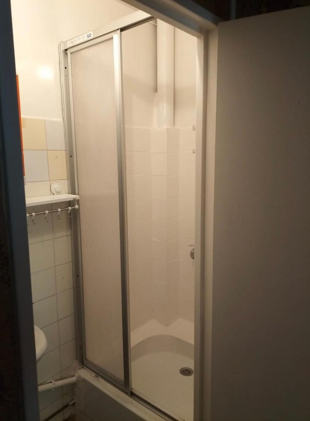 Private With 2 Double Bed Metro 5 No Key Check In 8pm- Checkout 12noon * Bobigny