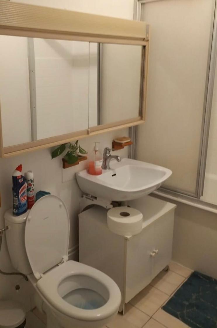 Private With 2 Double Bed Metro 5 No Key Check In 8pm- Checkout 12noon Homestay