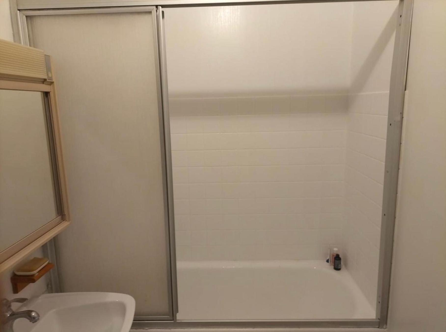Private With 2 Double Bed Metro 5 No Key Check In 8pm- Checkout 12noon Bobigny