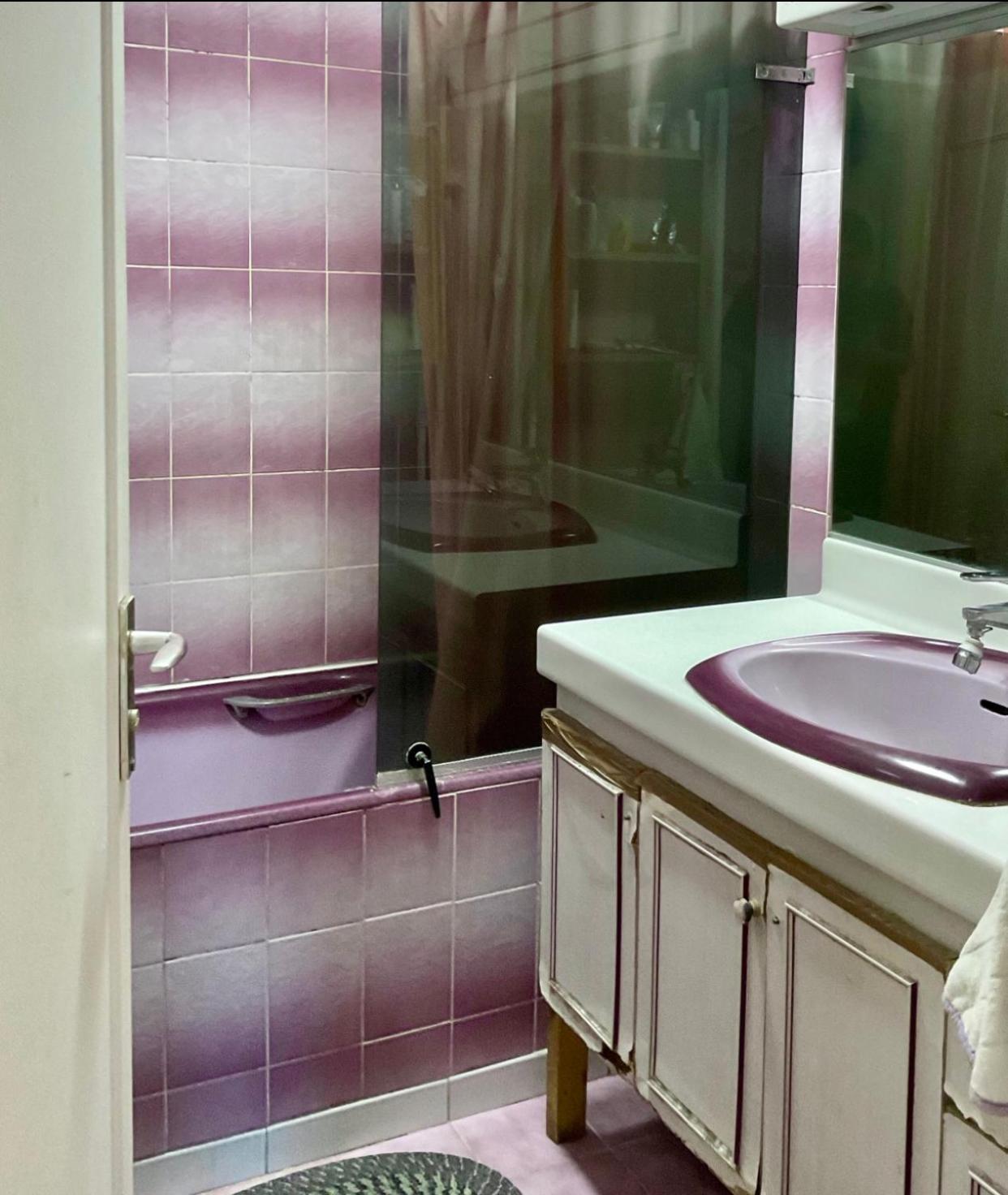 Private With 2 Double Bed Metro 5 No Key Check In 8pm- Checkout 12noon *