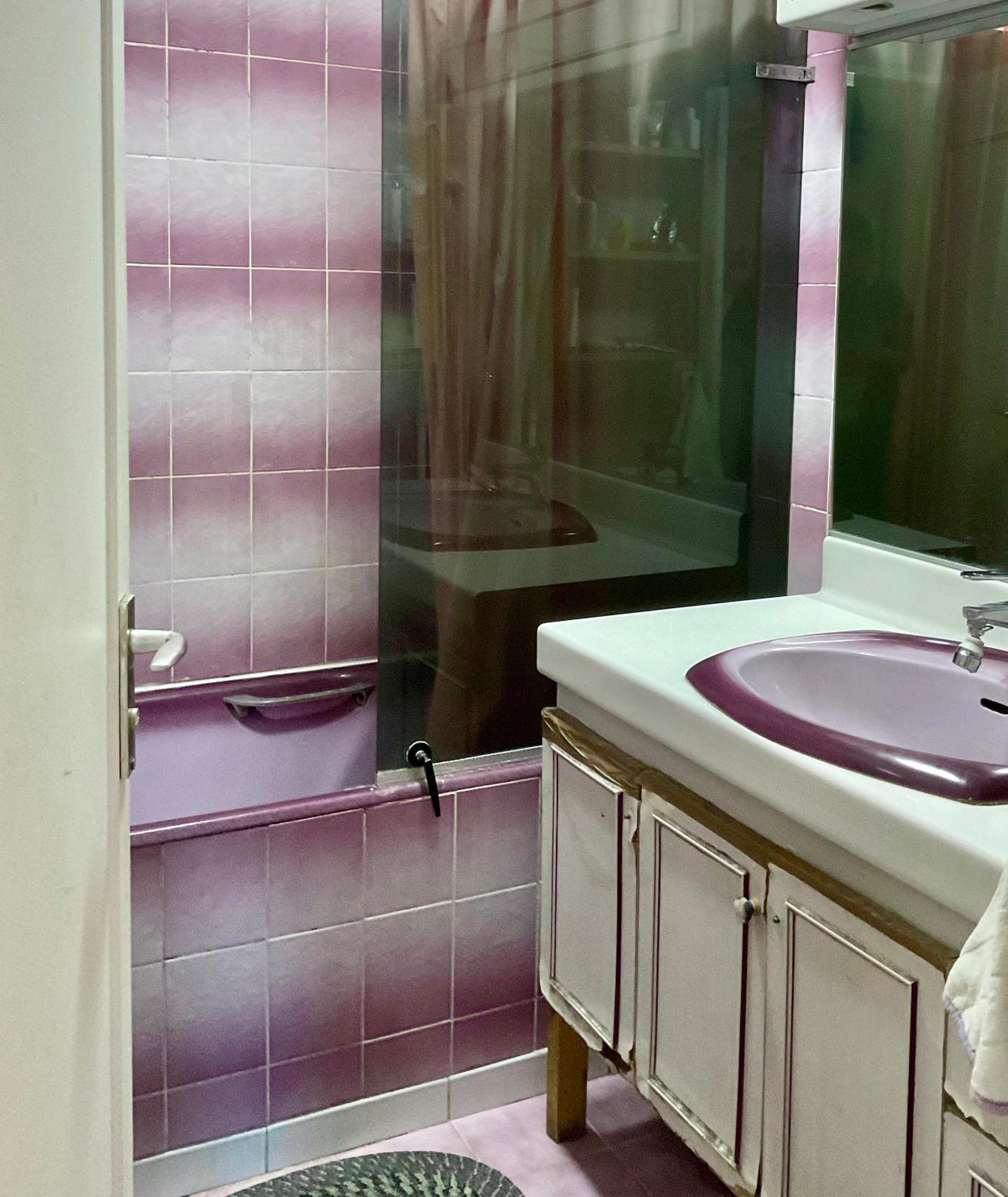 Private With 2 Double Bed Metro 5 No Key Check In 8pm- Checkout 12noon